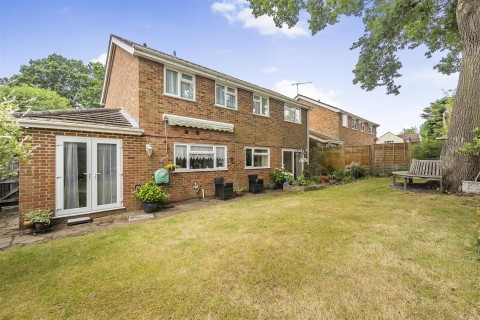 View Full Details for Woodlands Grove, Caversham, Reading