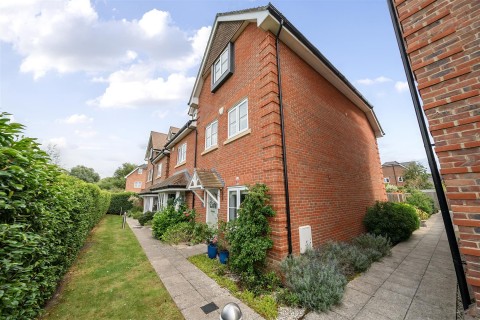 View Full Details for Snowdrop Gardens, Woodley, Reading